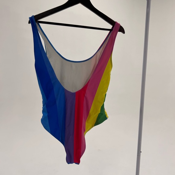Rainbow one piece - Picture 3 of 3